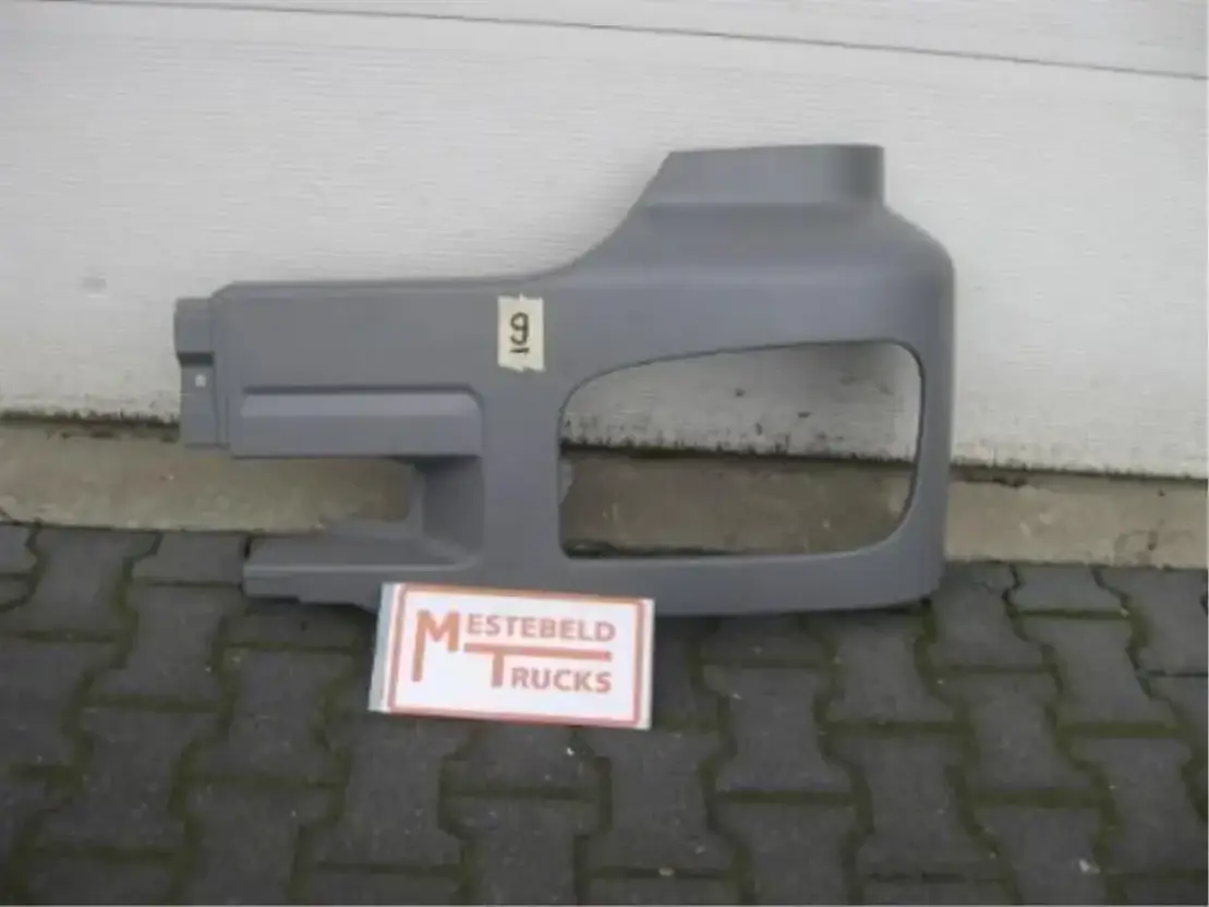 Mercedes-Benz Bumperhoek Axor Links