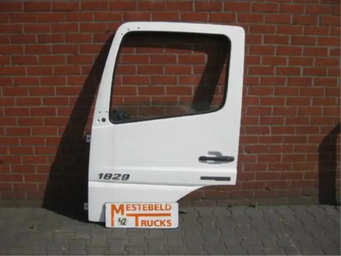 Mercedes-Benz Deur Axor 1829 links