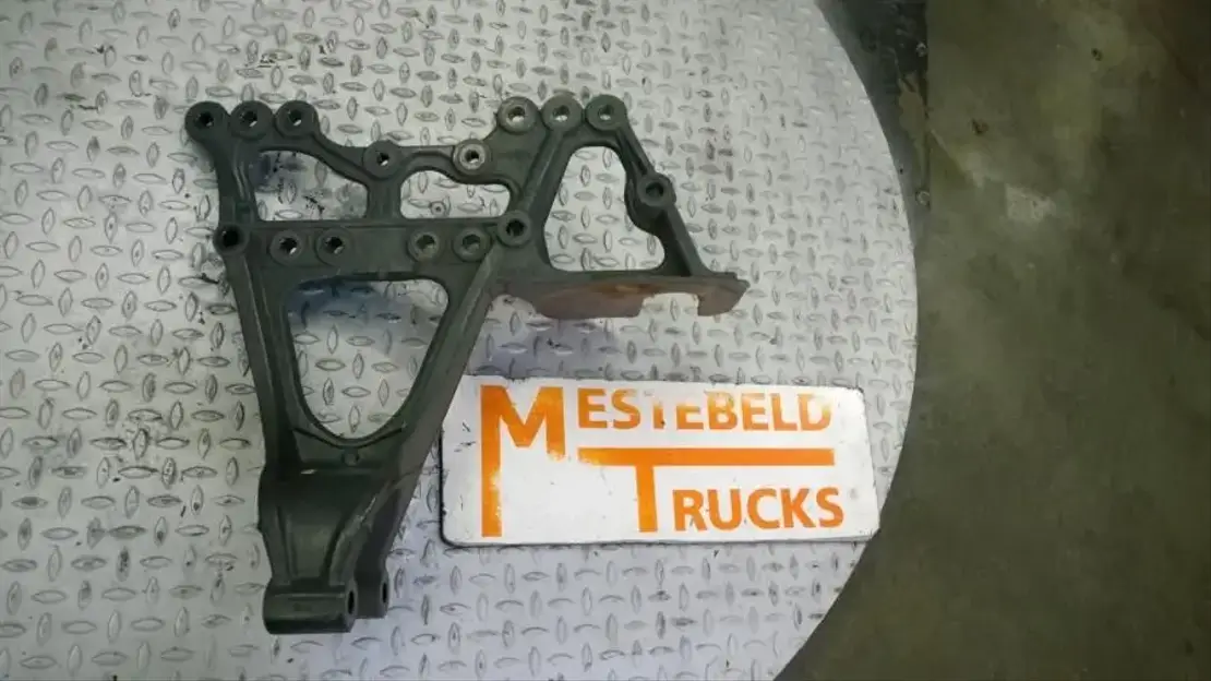 Mercedes-Benz Veersteun links voor achteras