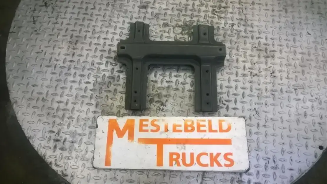 Mercedes-Benz Instapbaksteun links