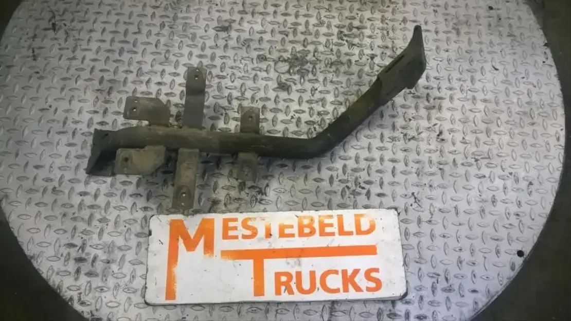 Mercedes-Benz Spatbordsteun voor rechts