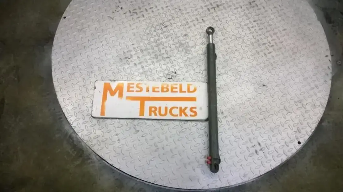 Iveco Kantelcilinder