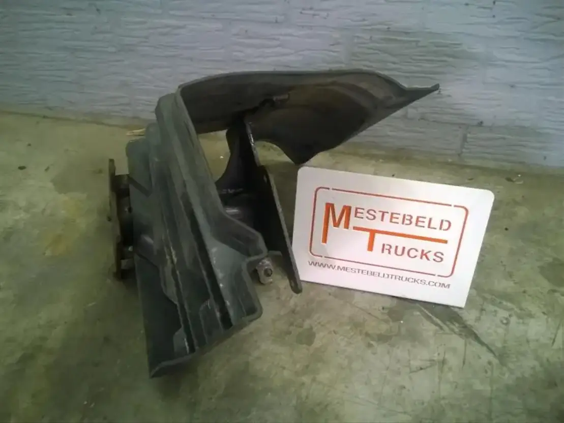 Iveco Steun en beschermkap luchtfilterhuis