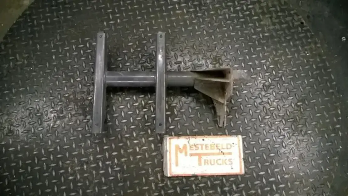 DAF Spatbordsteun links