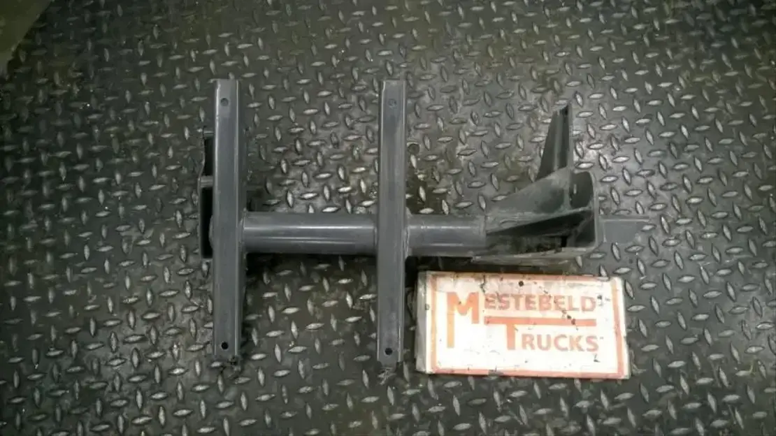 DAF Spatbordsteun rechts