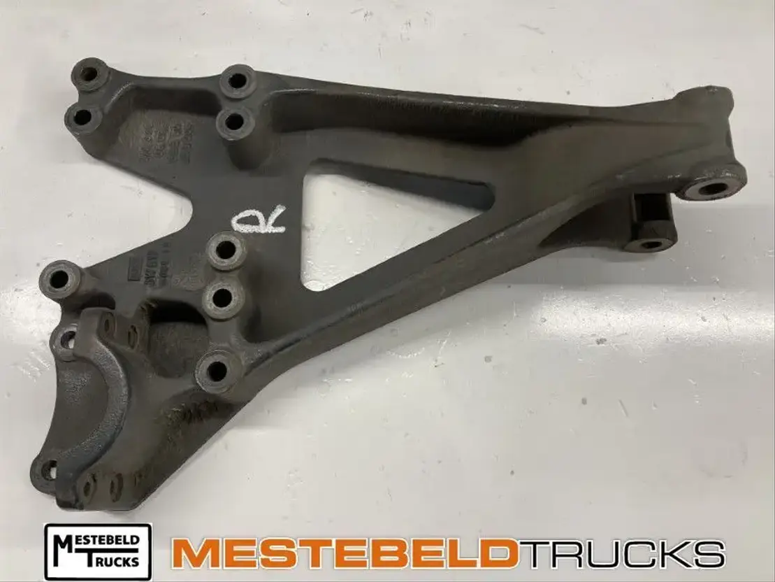 Mercedes-Benz Steun rechts van achterasophanging