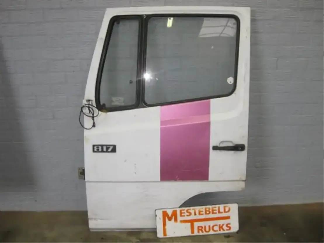 Mercedes-Benz Portier 817 links