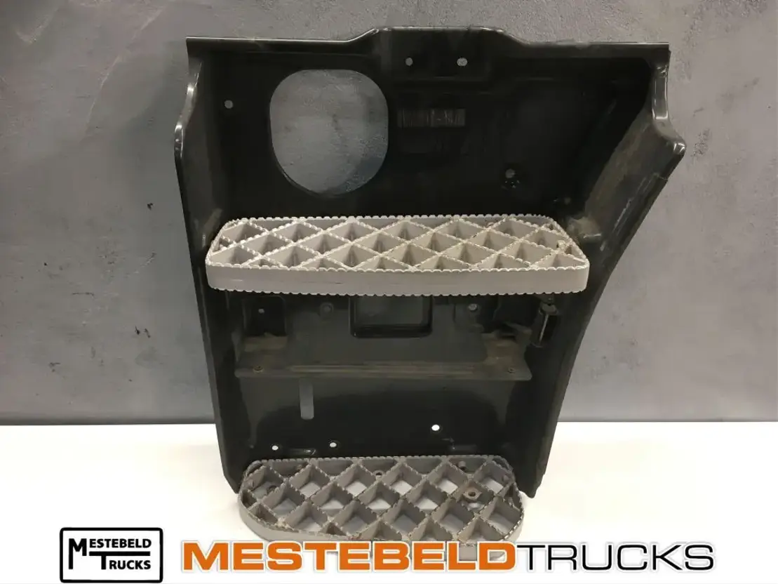 Scania Opstap links R