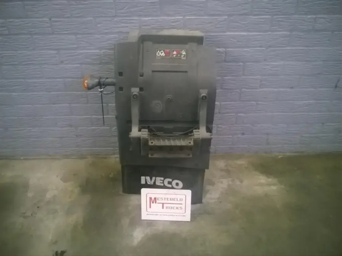 Iveco Spatbord met steun rechts