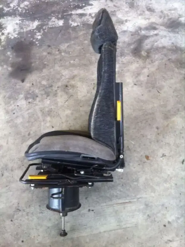 DIV. Stoel op draaiplateau