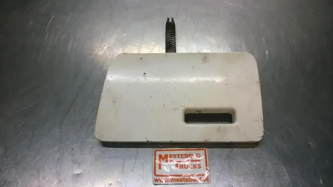 Volvo B umperopstap links