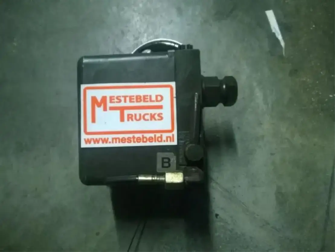 Mercedes-Benz Cabinekantelpomp Actros