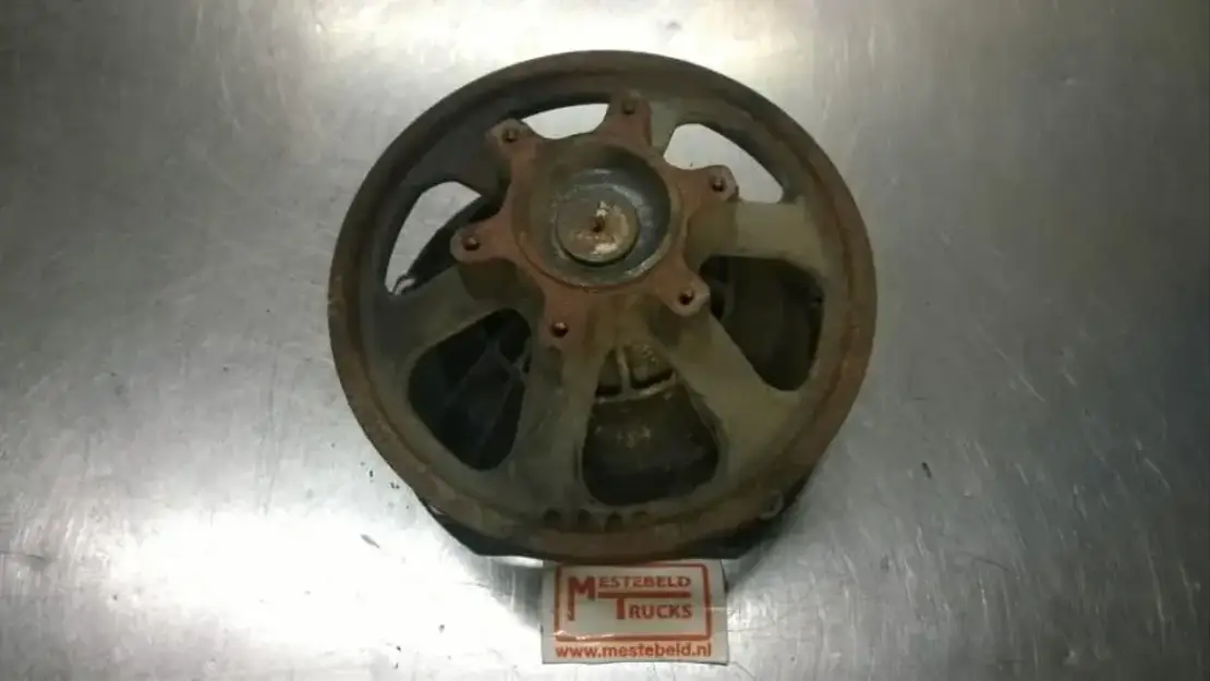 Scania Vinpoelie + lagerhuis 4-serie V8