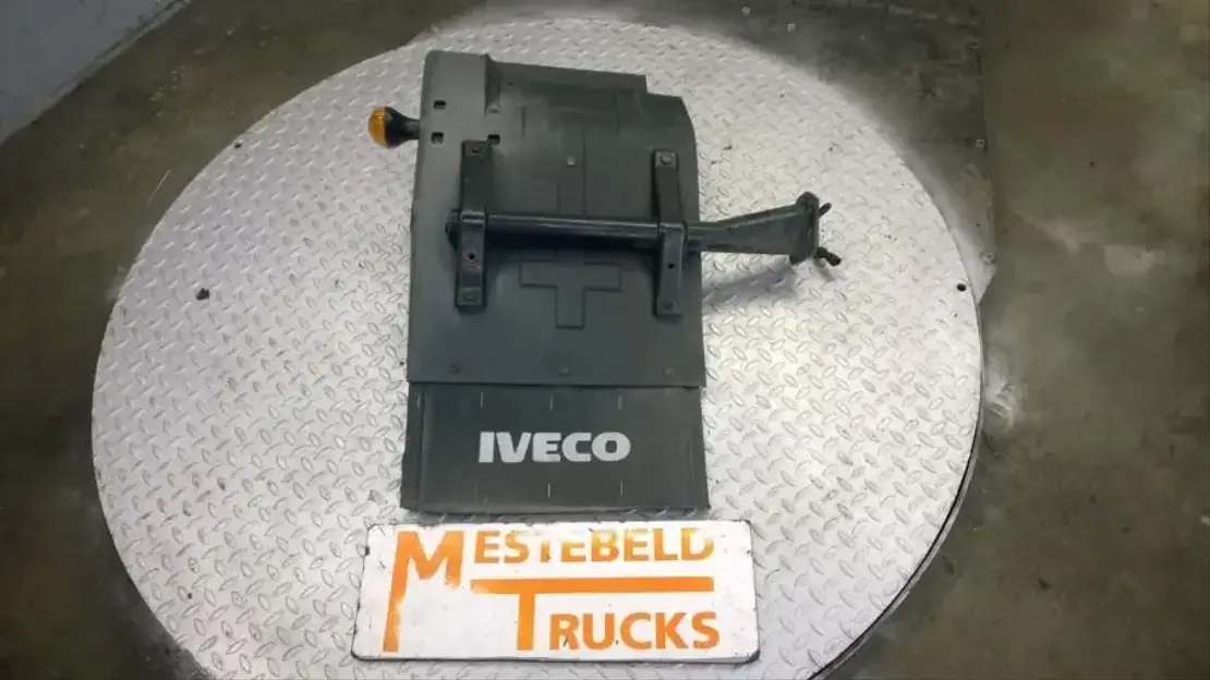 Iveco Spatbord links