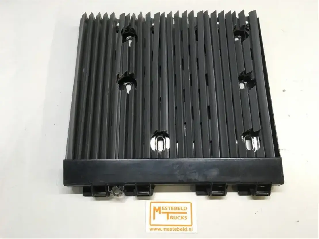 Mercedes-Benz Spatplaat rechts