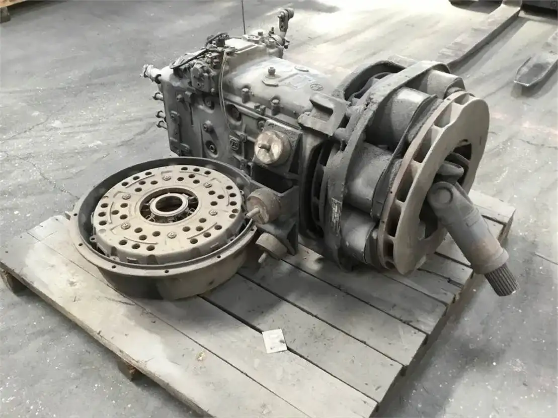ZF Gearbox ZF Versnellingsbak equipment onderdeel TrucksNL