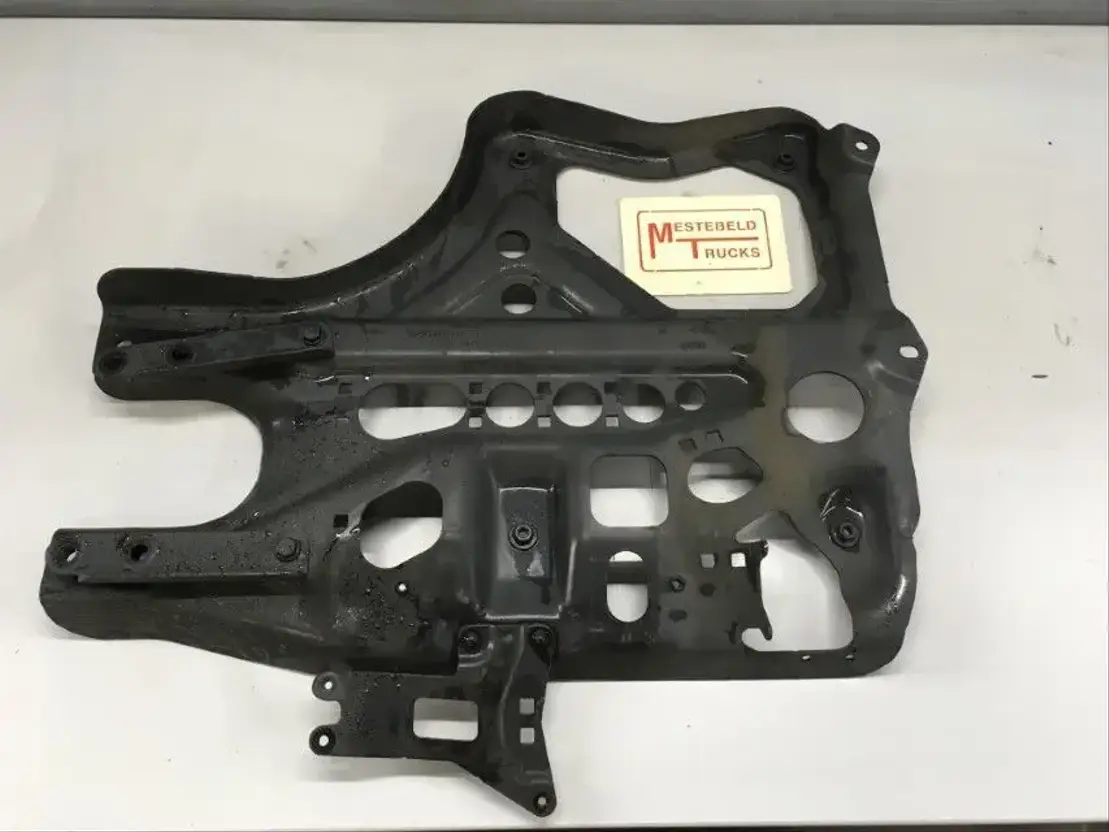 Mercedes-Benz Spatbordsteun Actros MP4 linksvoor