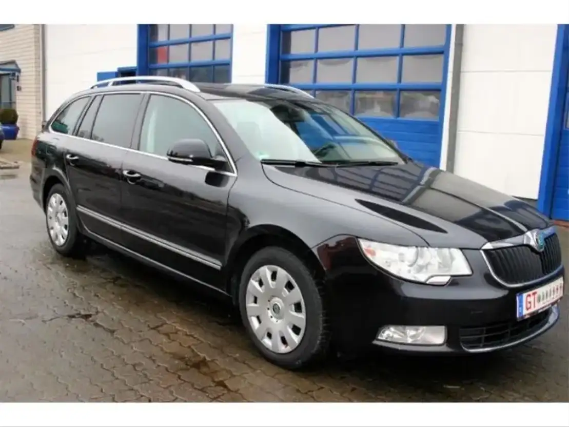 stationwagen Skoda Kombi Kombi Elegance 2.0 TDI DSG Navi Xeno Leder Voll 2015