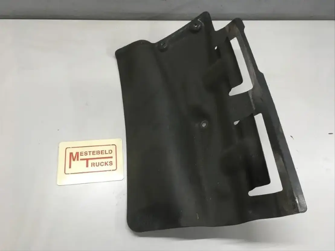 Scania Beschermplaat links