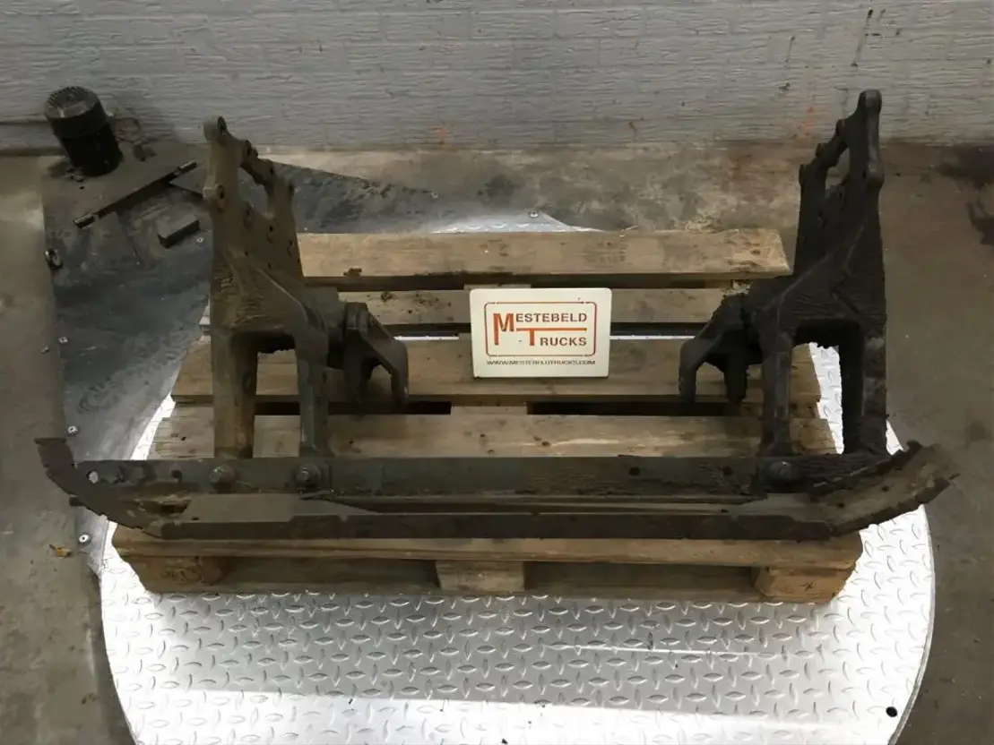 Mercedes-Benz Voorveersteun links / rechts