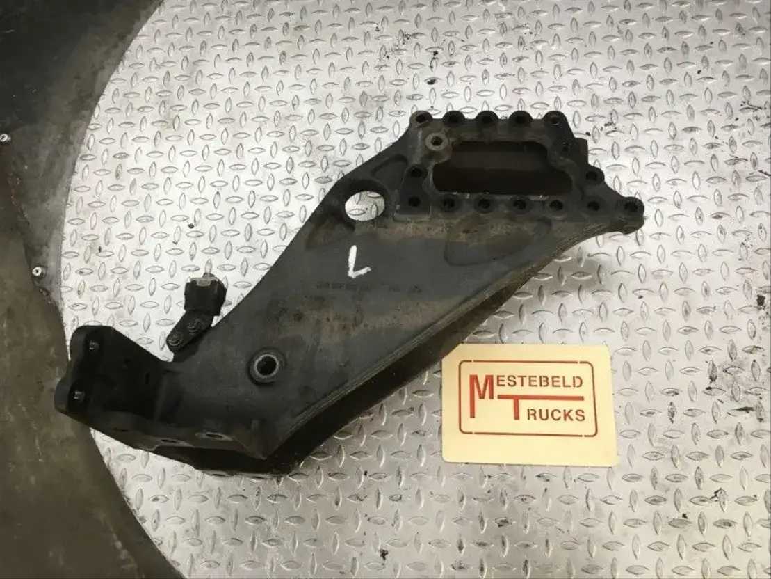 Mercedes-Benz Voorveersteun links