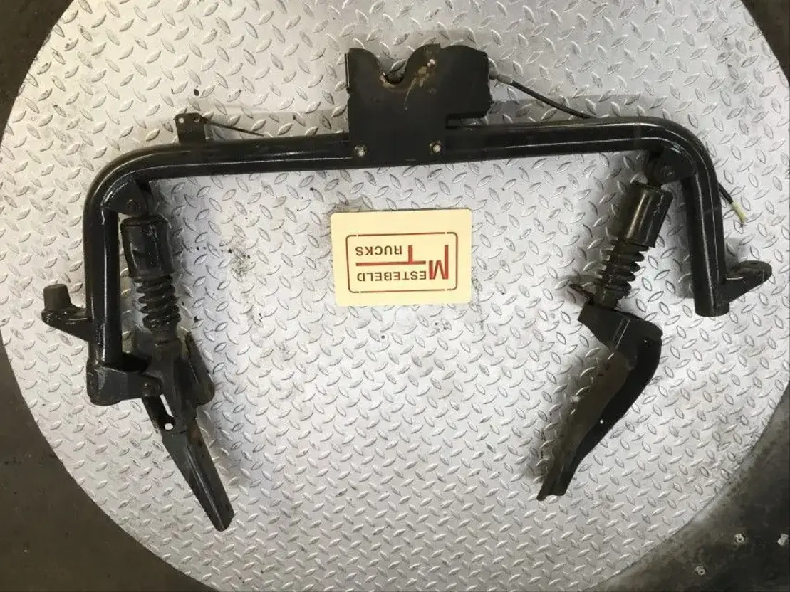 MAN Cabineophanging achter