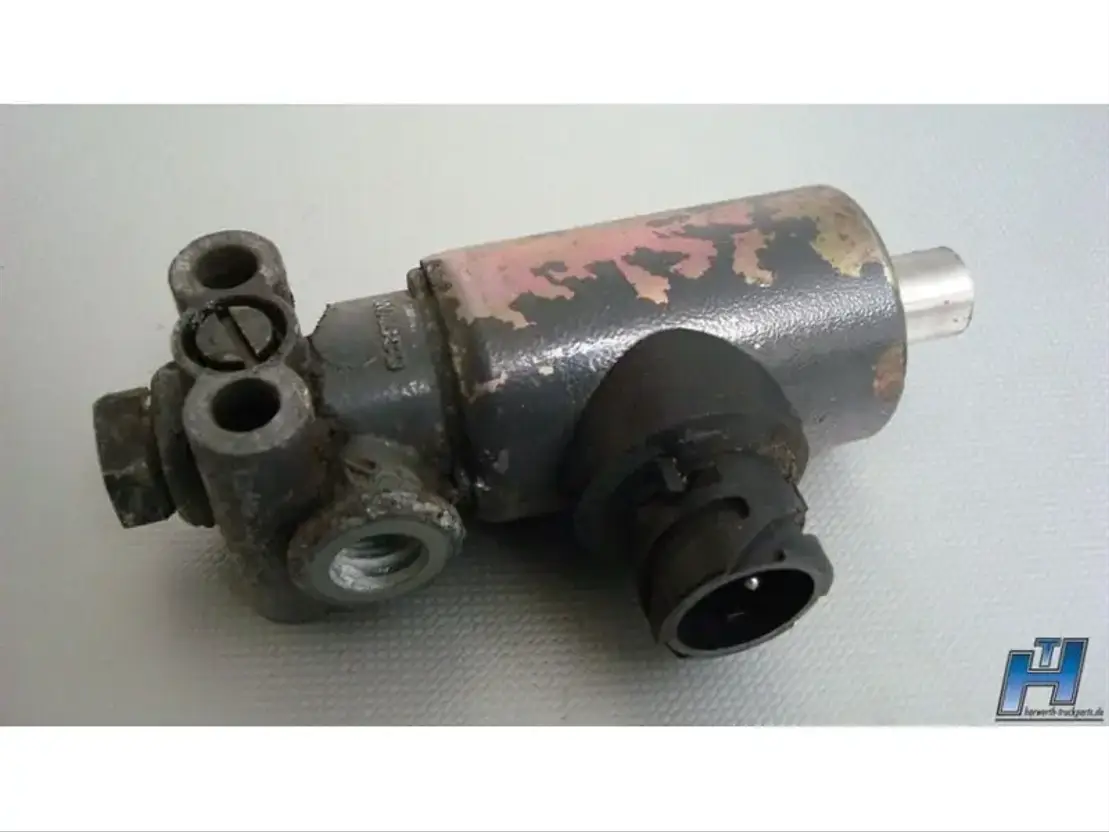 DAF Magnetventil 1330135 XF105