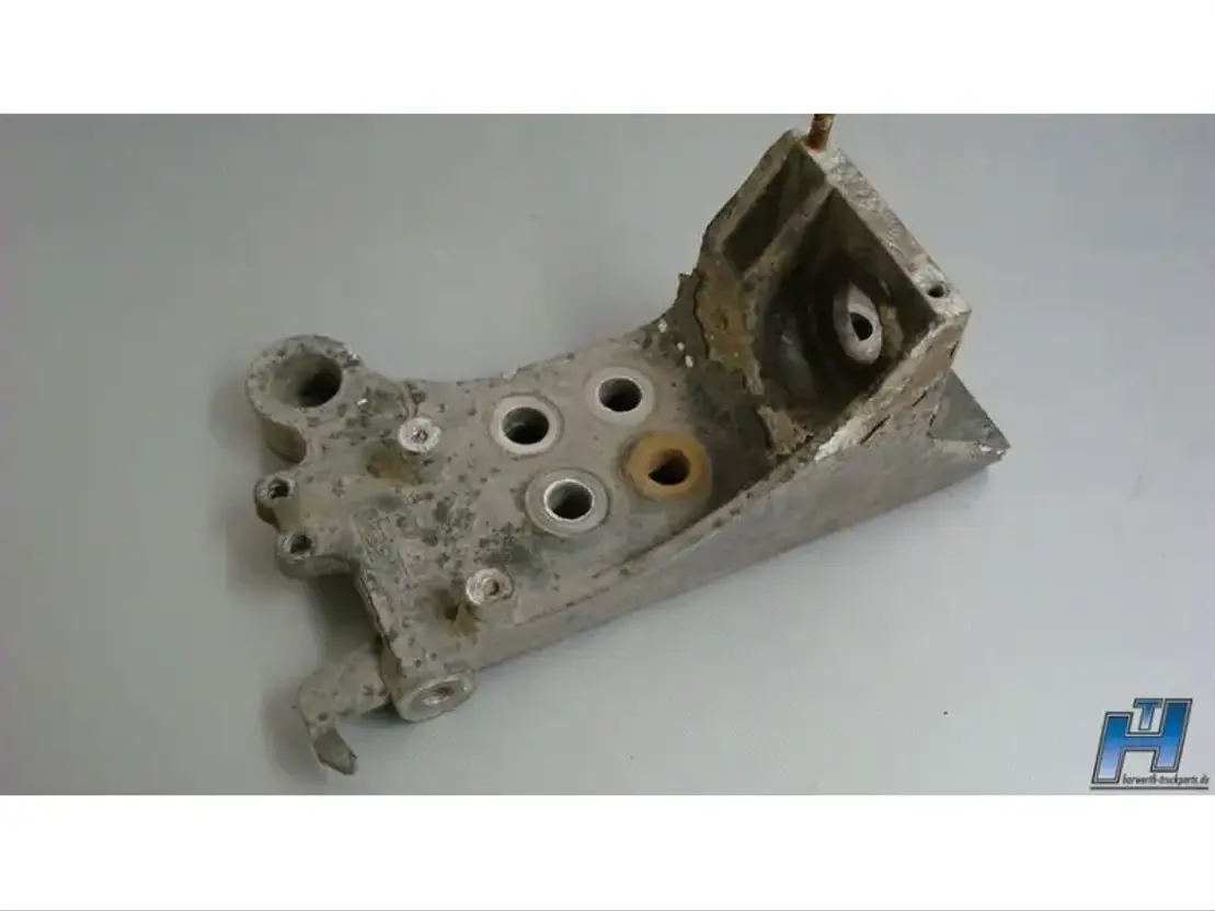 DAF Stoßfängerhalterung RH 1735003 XF105