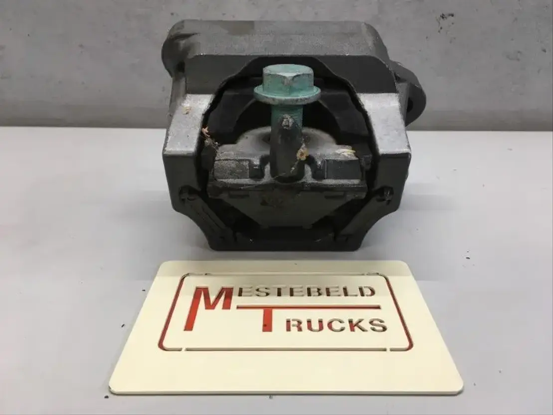 Mercedes-Benz Motorsteun linksvoor