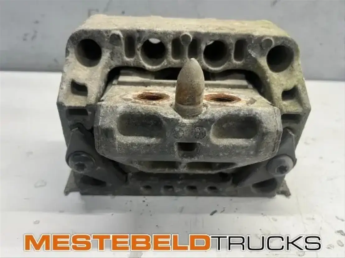 Mercedes-Benz Motorsteun voor