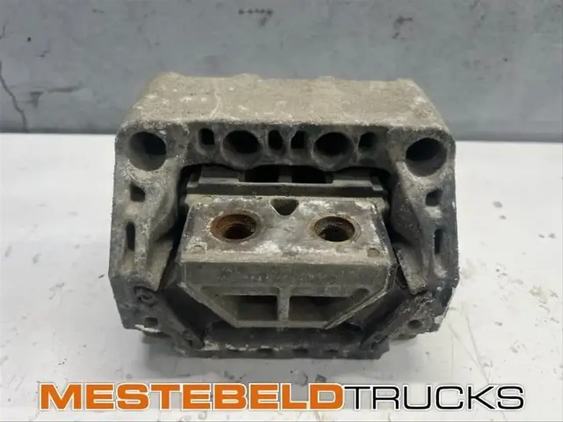 Mercedes-Benz Motorsteun achter