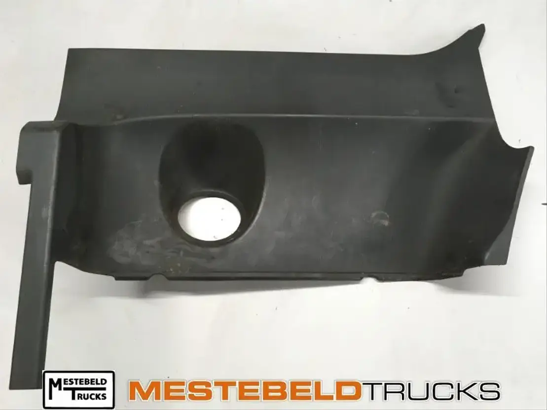 Scania Afdekkap links van instapbak