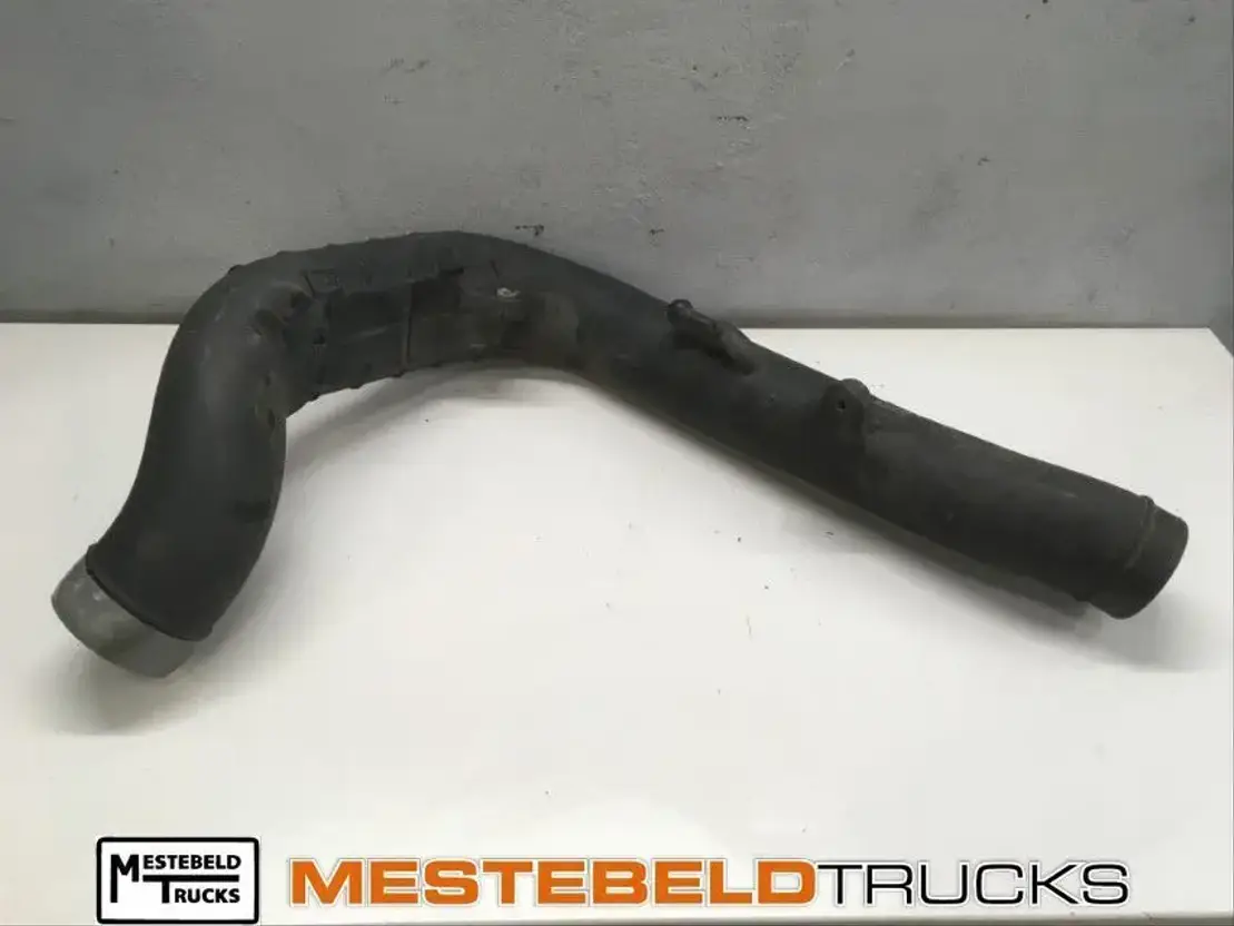 Volvo L uchtinlaatbuis