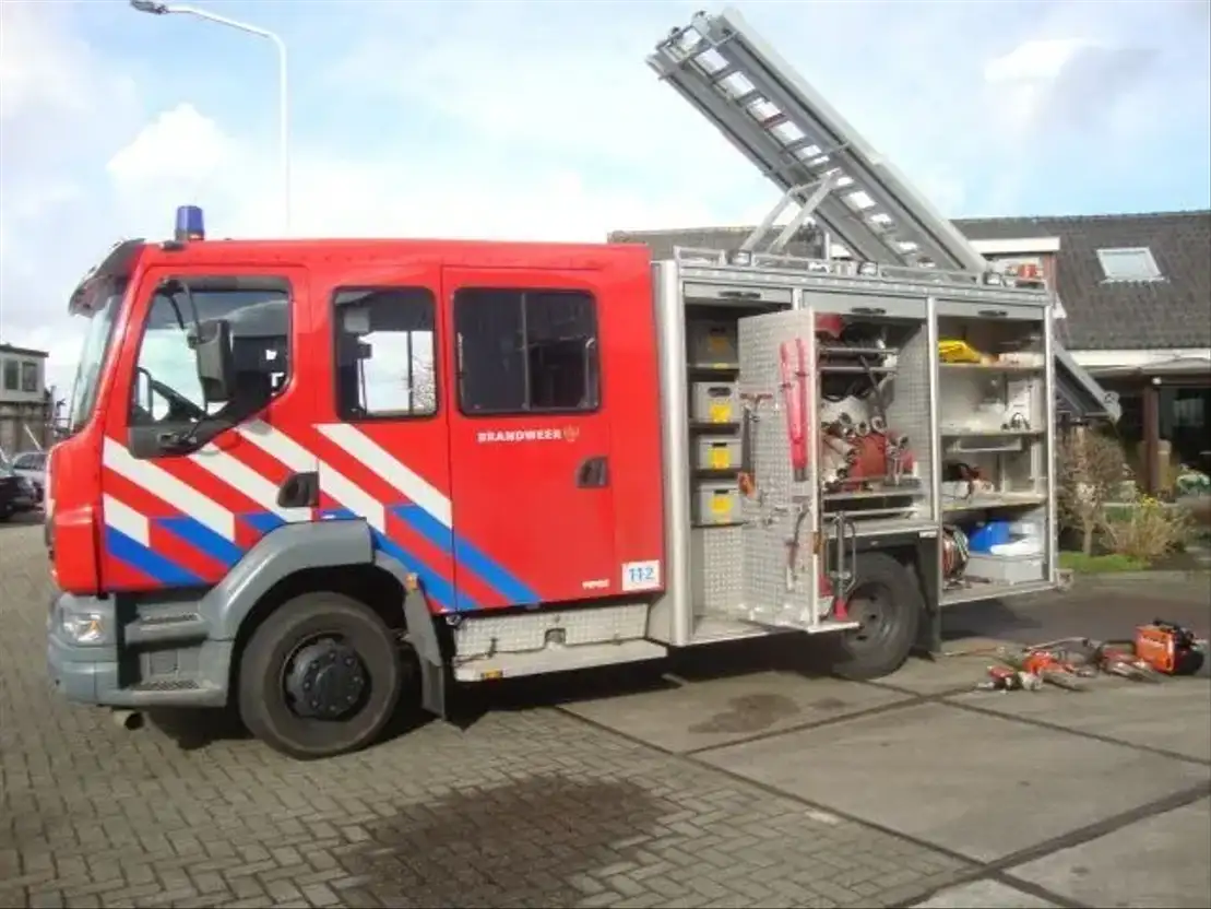 brandweerwagen vrachtwagen DAF 55-220 HOLMATRO bomberos 2003