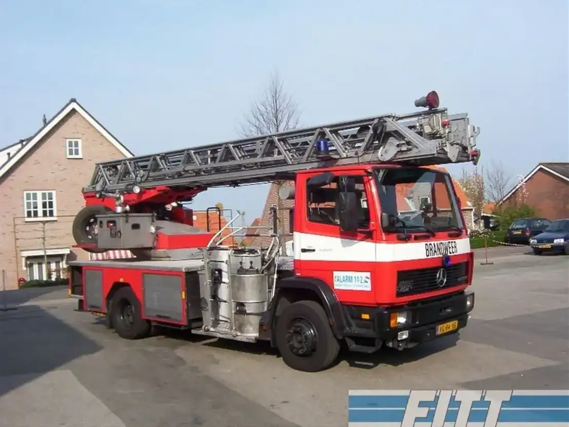 brandweerwagen vrachtwagen Mercedes Benz 1120 automaat Ladderwagen 1990