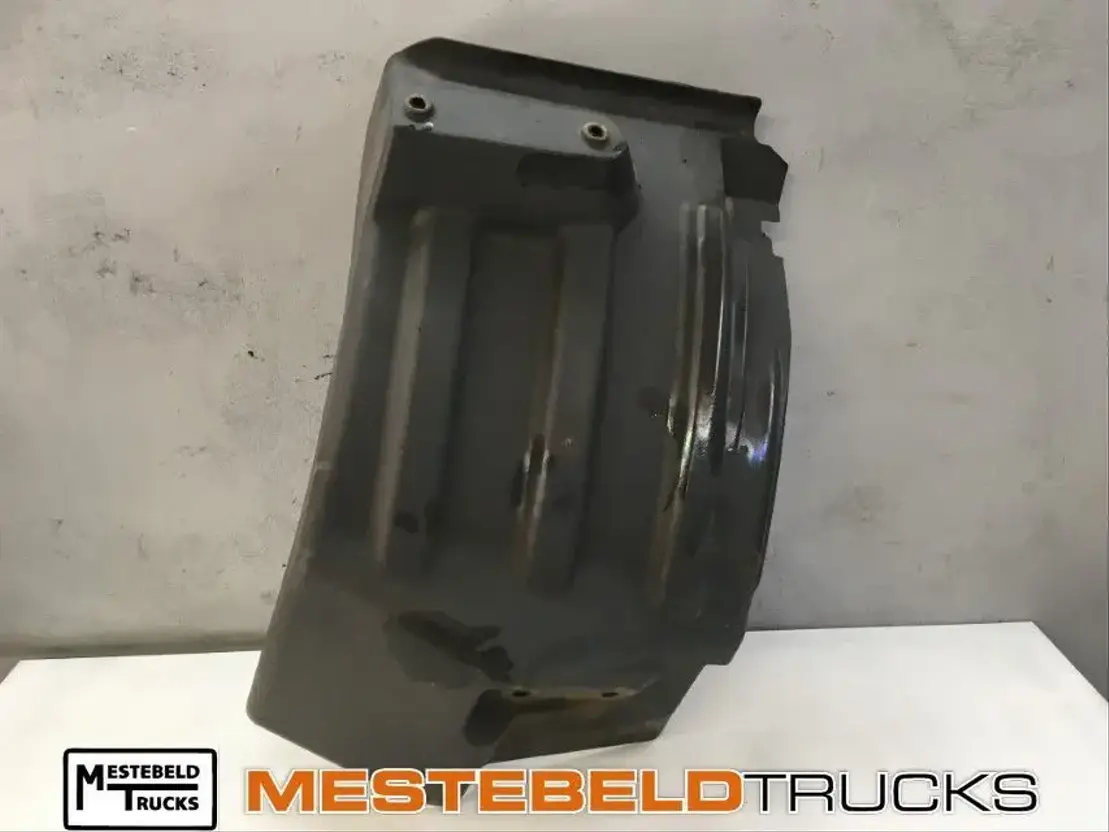 Iveco Voorspatscherm links