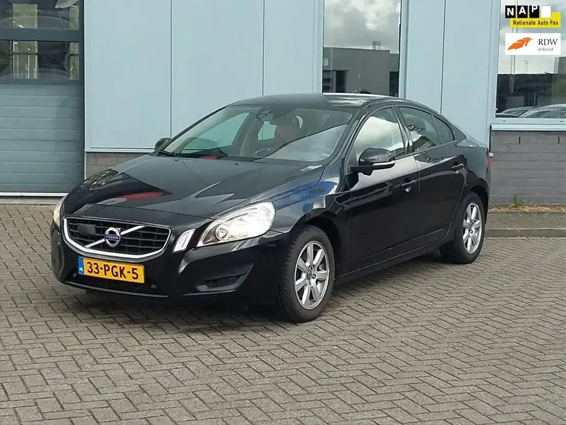 sedan auto Volvo S60 1.6 T4 Kinetic 2011