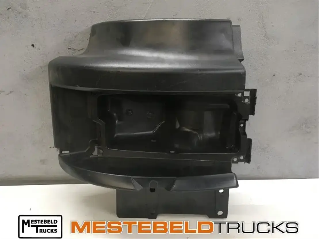 Scania Koplamphuis rechts