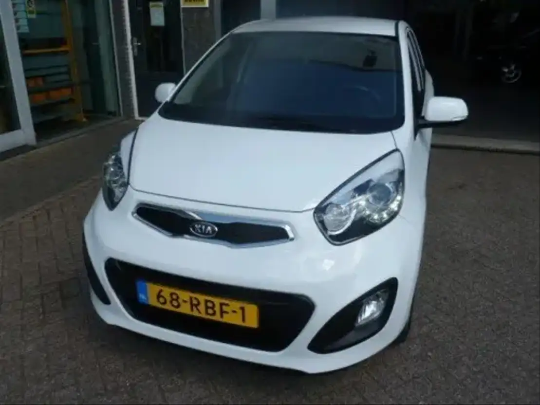 hatchback auto Kia Picanto, 2011