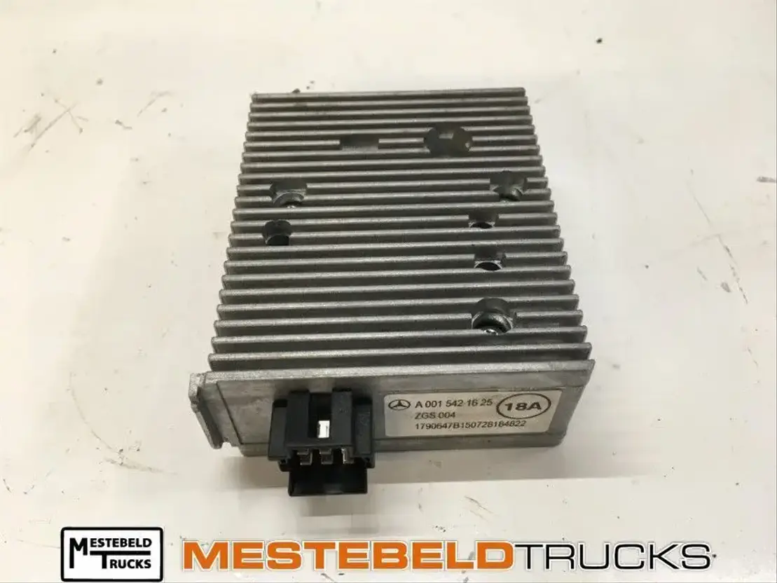 Mercedes-Benz Omvormer 24/12 MP4