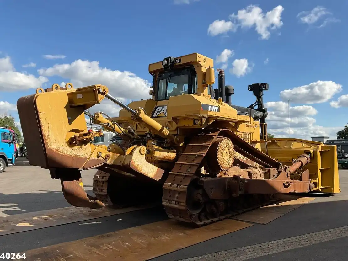 Caterpillar D11 Dozer + Ripper + EPA Rupsdozer TrucksNL
