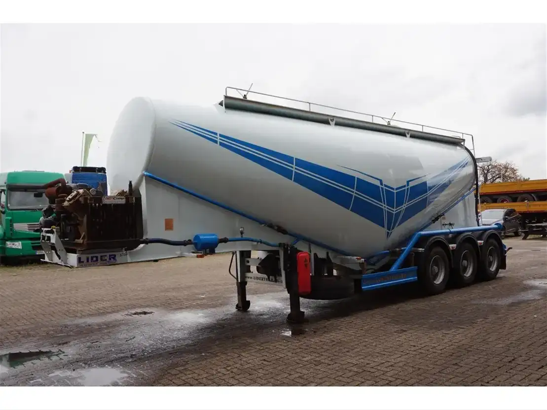 Lider Bulk Trailer 34 m3 / Deutz compressor | Tankoplegger ...