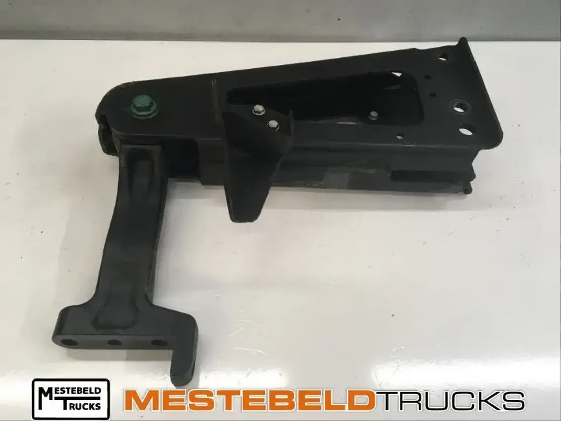 Mercedes-Benz Cabinesteun linksvoor