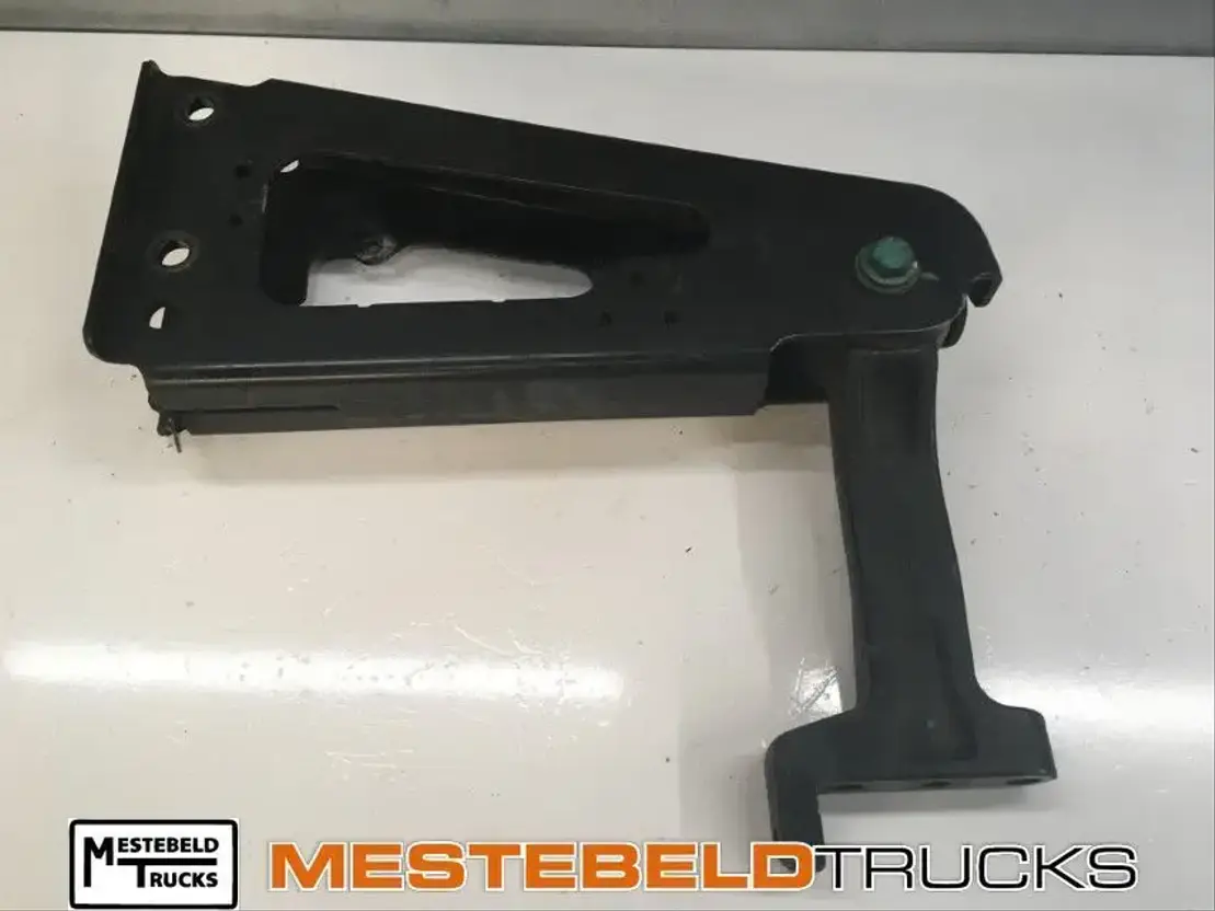 Mercedes-Benz Cabinesteun rechtsvoor