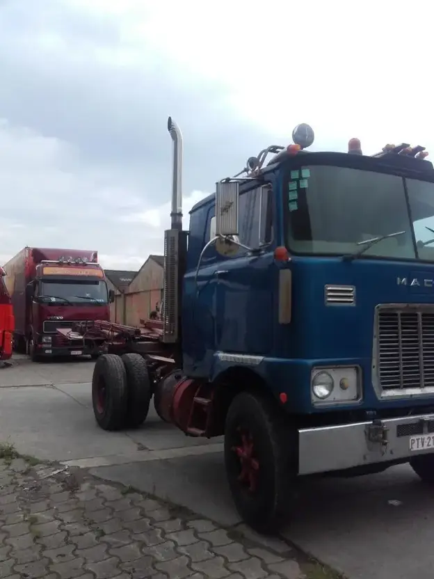 MACK F785T Camion
