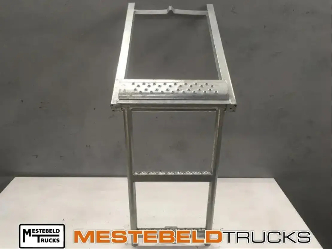 Opstap trap uitschuifbaar