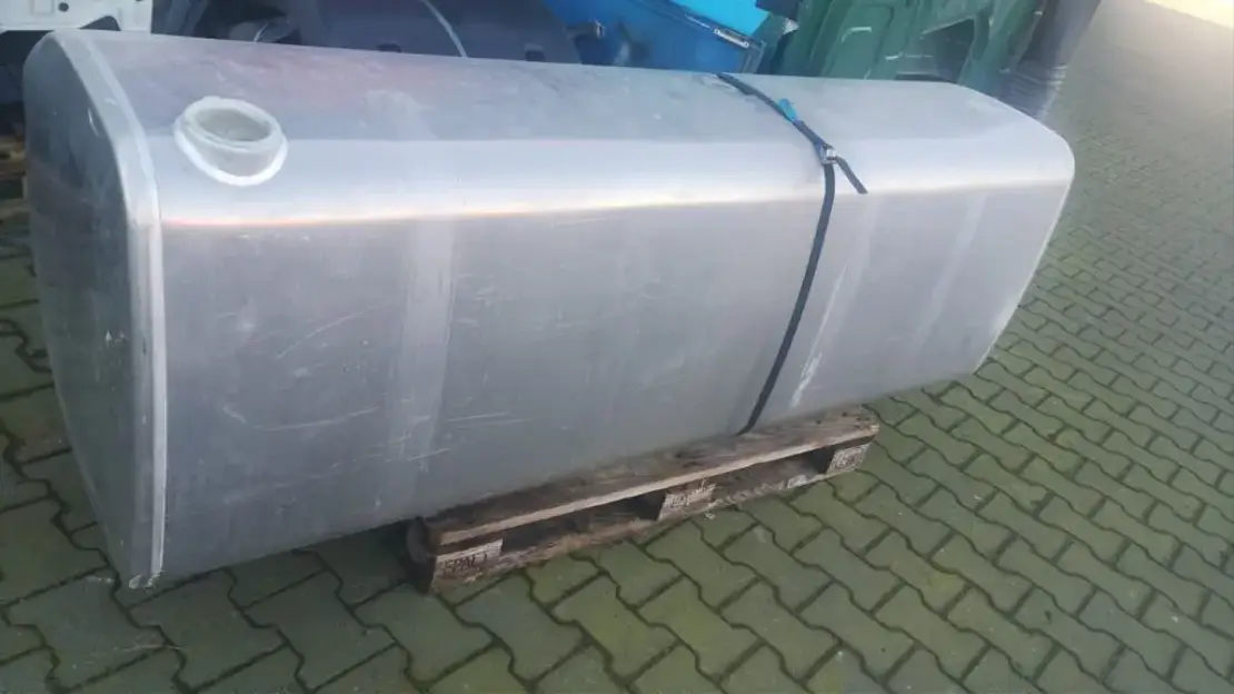 Volvo brandstoftank nieuw transportschade voorkant netjes 200cm