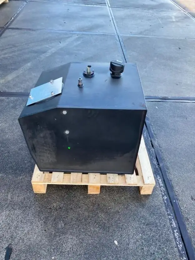 140 liter olietank , gebruikt,