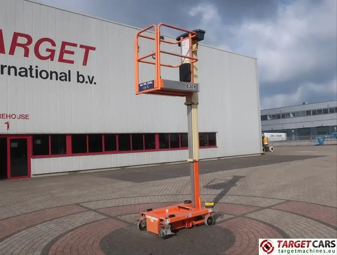 JLG POWER TOWER NANO 830P VERTICAL LIFT 450CM Masthoogwerker TrucksNL