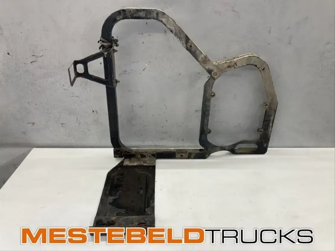 Volvo Spatbord uitlaatsteun